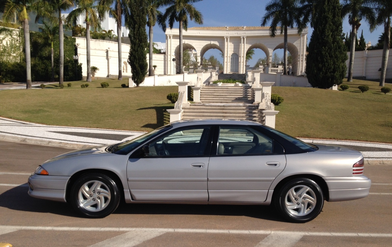 O resgate de um raro Dodge Intrepid da primeira geração